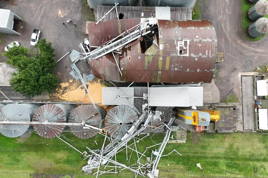 kYbKWG4q7_870x580__1