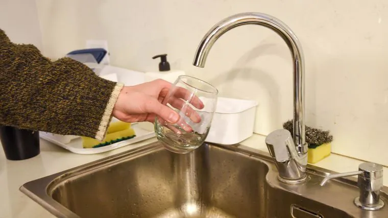 agua-corte-agua-canilla-gota-aguas-mendocinas-aysam