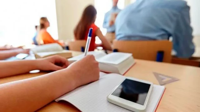 prohibir-celulares-escuela-640x360